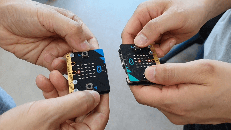 microbit 2Player War Game